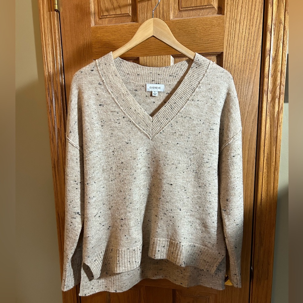 Evereve Cream Speckled V-Neck Sweater